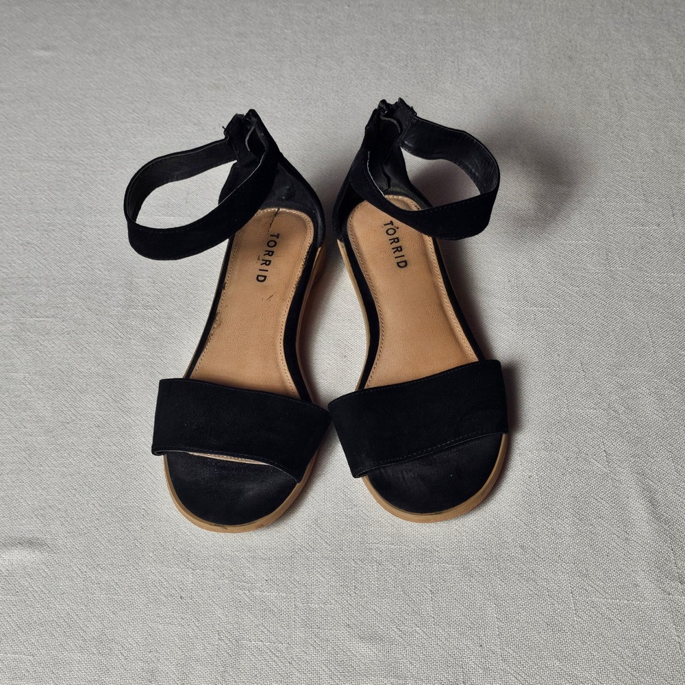 Torrid Womens 8W Black Faux Suede Ankle Strap Low Block Heel Sandals